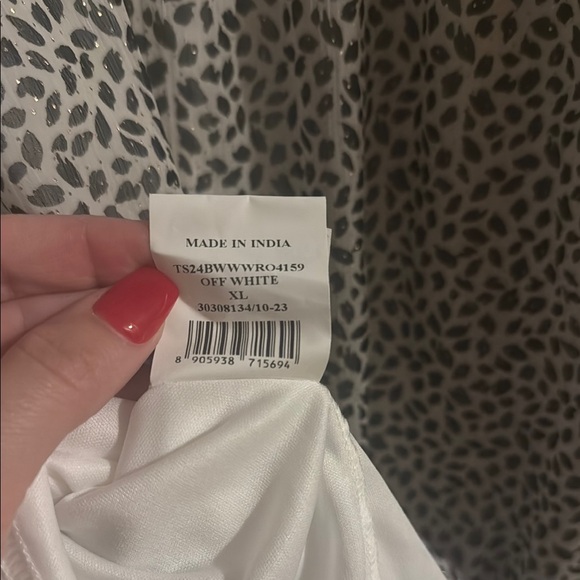 Elegant Black and White Patterned Dress - Picture 10 of 11